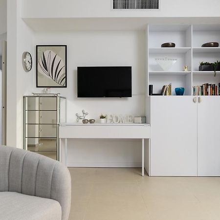 Quiet Hideaway & Terrace Near Beach By Feelhome Тел Авив Екстериор снимка