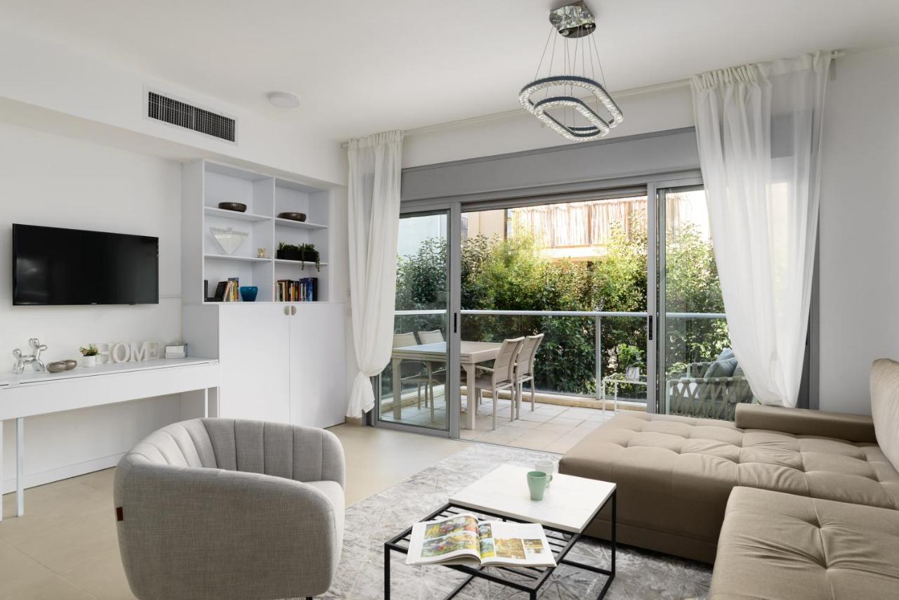 Quiet Hideaway & Terrace Near Beach By Feelhome Тел Авив Екстериор снимка