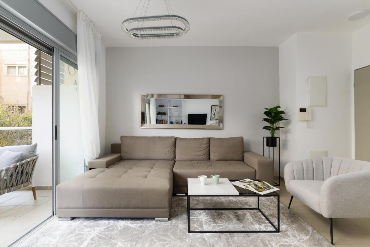 Quiet Hideaway & Terrace Near Beach By Feelhome Тел Авив Екстериор снимка