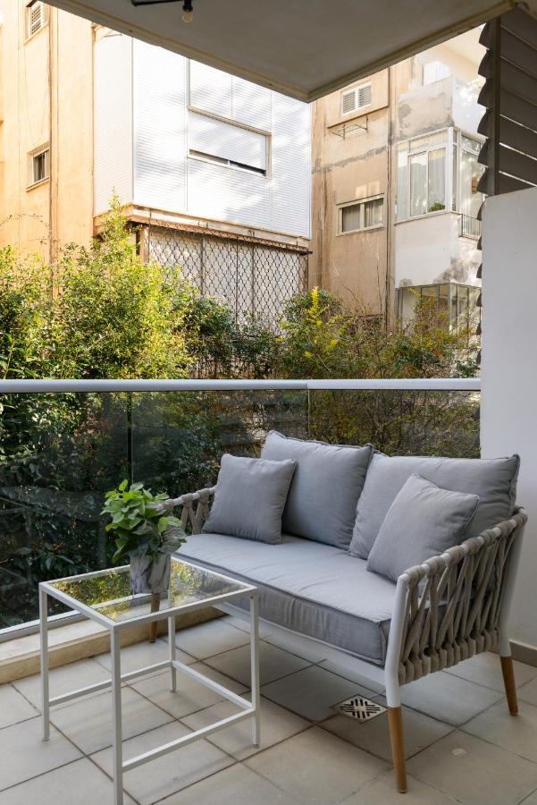 Quiet Hideaway & Terrace Near Beach By Feelhome Тел Авив Екстериор снимка